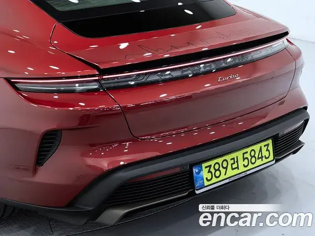 Porsche Taycan 2025 — ფოტო 17/20