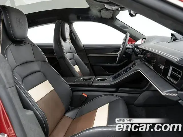 Porsche Taycan 2025 — ფოტო 13/20
