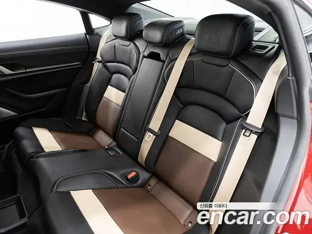 Porsche Taycan 2025 — ფოტო 7/20