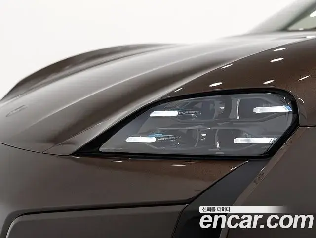 Porsche Taycan 2025 — Şəkil 14/20