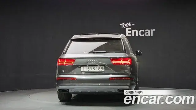 Audi Q7 2019 — Photo 13/20
