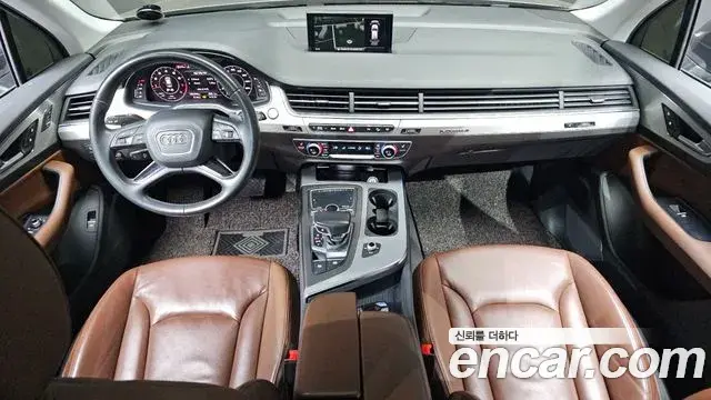 Audi Q7 2019 — Photo 2/20