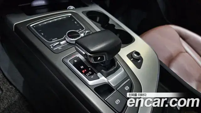 Audi Q7 2019 — Photo 9/20