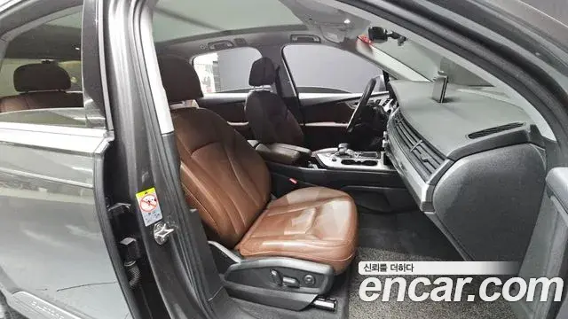 Audi Q7 2019 — Photo 1/20