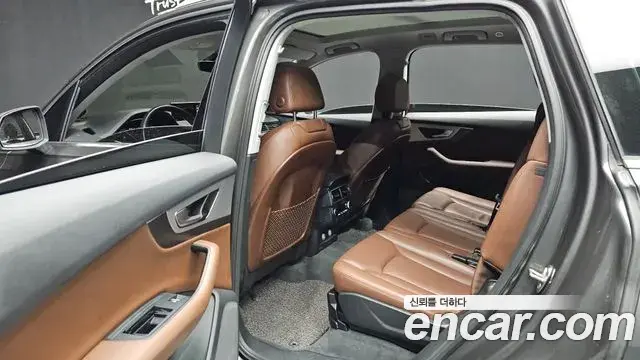 Audi Q7 2019 — Photo 8/20