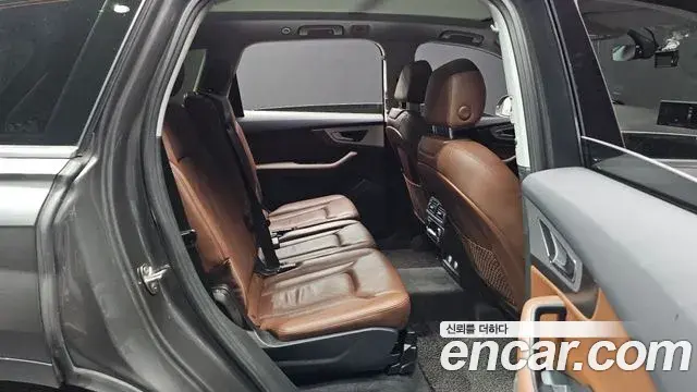 Audi Q7 2019 — Photo 19/20