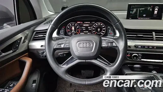 Audi Q7 2019 — Photo 17/20