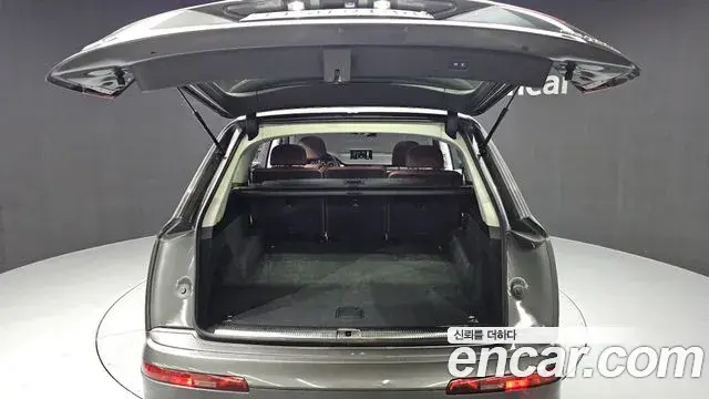 Audi Q7 2019 — Photo 10/20