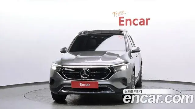 Mercedes-Benz EQB 2023 — ფოტო 19/20