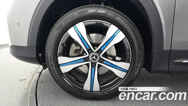 Mercedes-Benz EQB 2023 — ფოტო 7/20