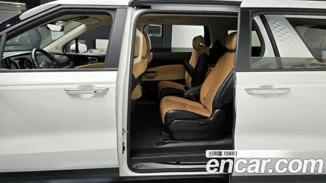 Kia Carnival 2022 — Фото 12/20