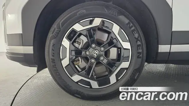 Hyundai Santa Fe 2023 — ფოტო 14/20