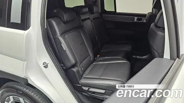 Hyundai Santa Fe 2023 — ფოტო 5/20