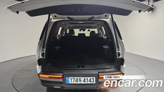 Hyundai Santa Fe 2023 — ფოტო 16/20