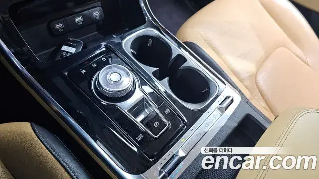 Kia Carnival 2021 — Фото 8/20