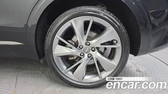 Genesis GV70 2021 — ფოტო 13/20