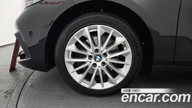 BMW 1 Series 2020 — ფოტო 8/20