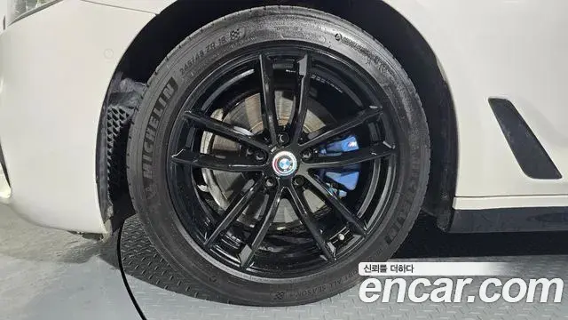 BMW 5 Series 2020 — Şəkil 19/20