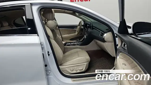 Genesis G70 2018 — ფოტო 15/20