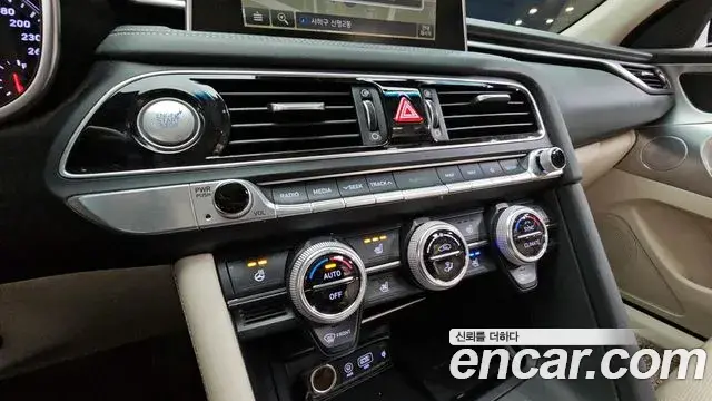 Genesis G70 2018 — ფოტო 7/20