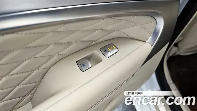 Genesis G70 2018 — ფოტო 19/20