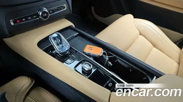 Volvo XC90 2022 — Şəkil 15/20