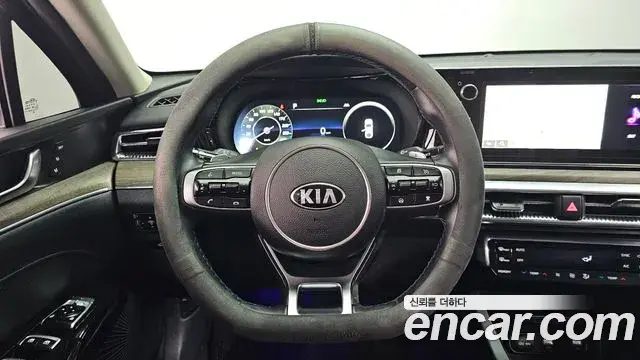 Kia K5 2021 — ფოტო 8/20