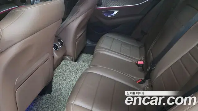 Mercedes-Benz E-Class 2021 — ფოტო 17/17