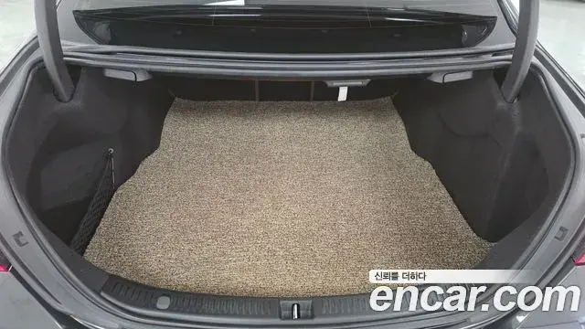 Mercedes-Benz E-Class 2021 — ფოტო 9/17