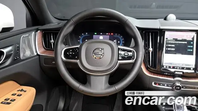 Volvo XC60 2024 — Фото 13/20