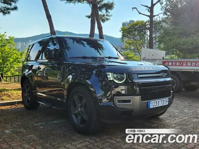 Land Rover Defender 2025 — Фото 2/20