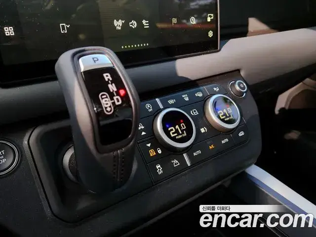 Land Rover Defender 2025 — Фото 9/20