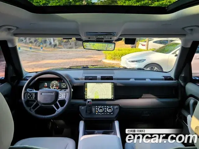 Land Rover Defender 2025 — Фото 16/20