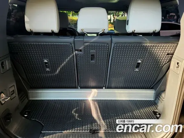 Land Rover Defender 2025 — Фото 17/20