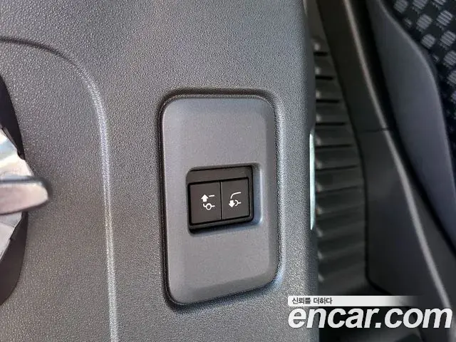 Land Rover Defender 2025 — Фото 18/20