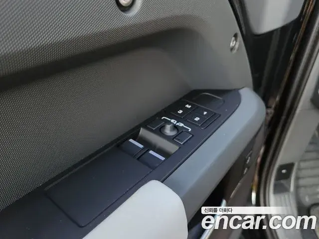 Land Rover Defender 2025 — Фото 19/20