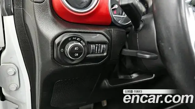 Jeep Wrangler 2022 — Фото 16/20