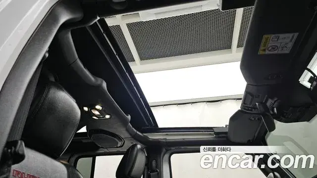 Jeep Wrangler 2022 — Фото 17/20