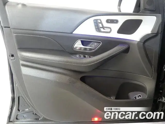 Mercedes-Benz GLE-Class 2019 — Photo 2/20