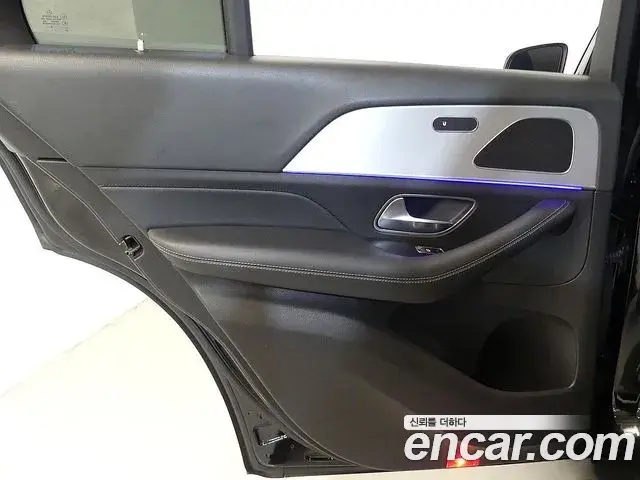 Mercedes-Benz GLE-Class 2019 — Photo 9/20