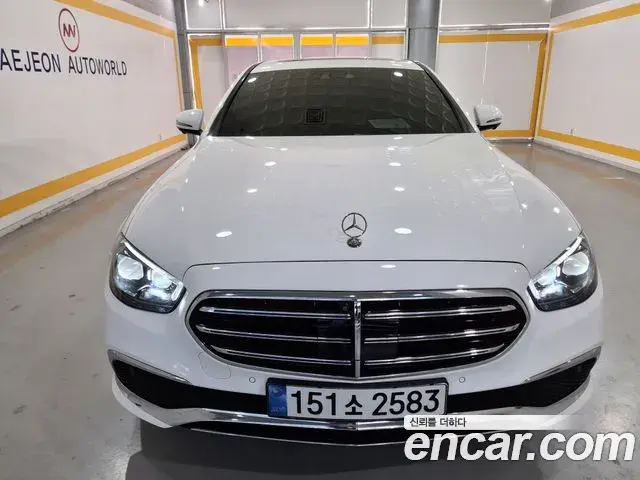 Mercedes-Benz E-Class 2023 — Фото 20/20