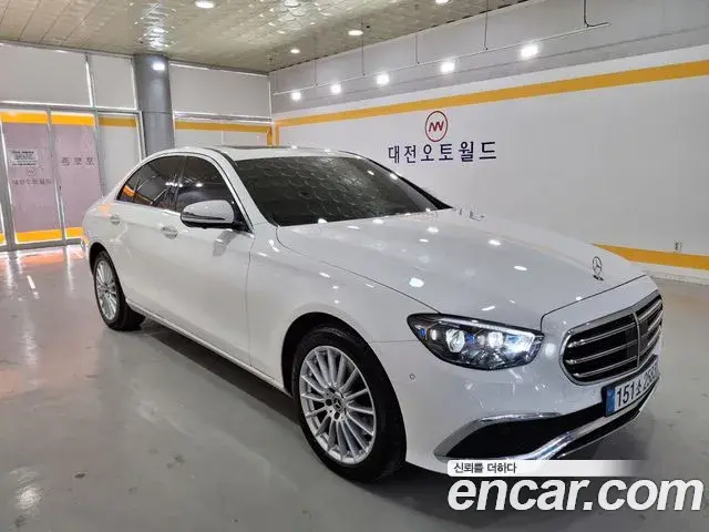 Mercedes-Benz E-Class 2023 — Фото 1/20