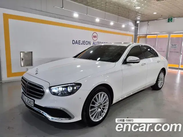 Mercedes-Benz E-Class 2023 — Фото 2/20