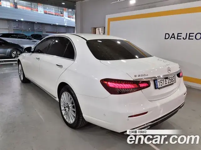 Mercedes-Benz E-Class 2023 — Фото 3/20