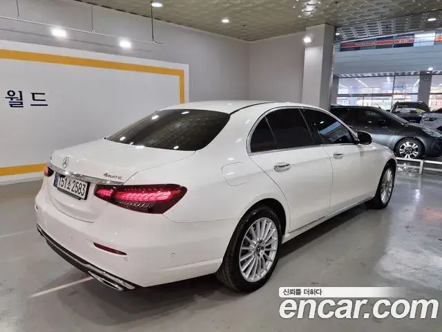 Mercedes-Benz E-Class 2023 — Фото 5/20