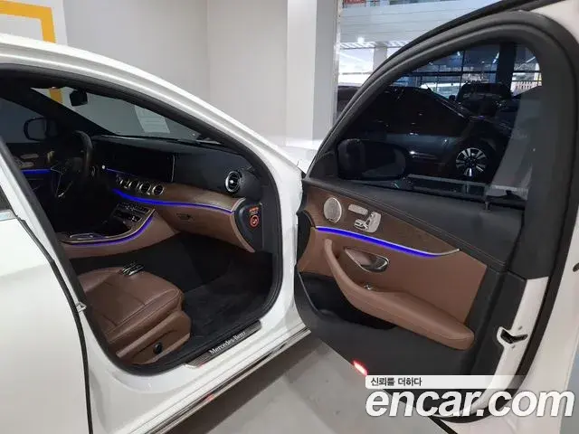 Mercedes-Benz E-Class 2023 — Фото 8/20