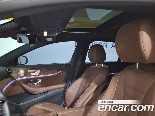 Mercedes-Benz E-Class 2023 — Фото 10/20