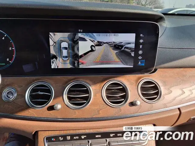 Mercedes-Benz E-Class 2023 — Фото 12/20
