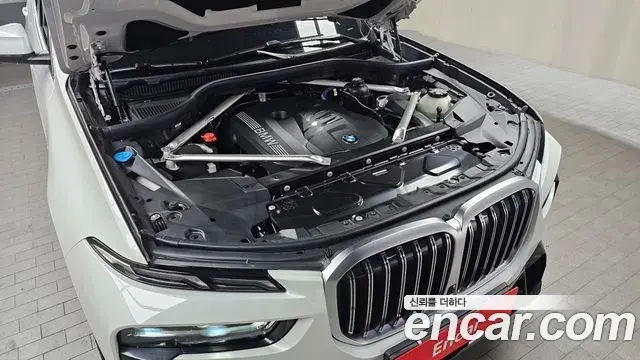 BMW X7 2024 — ფოტო 8/20