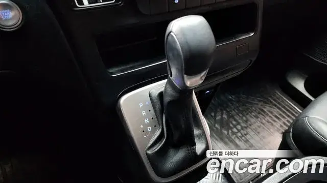 Hyundai Staria 2024 — ფოტო 19/20